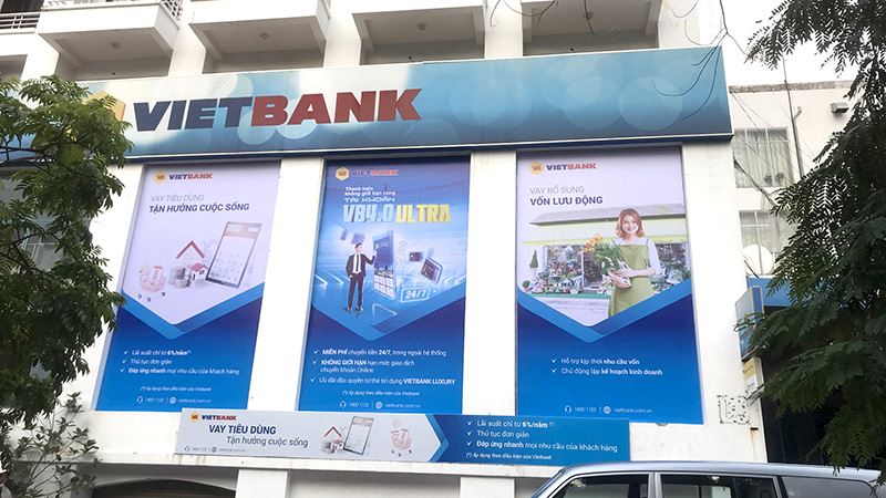 thi cong biển bạt quảng cáo