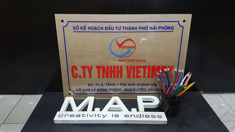 Biển công ty mica trong, bảng hiệu đẹp
