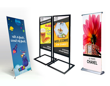 In Standee chữ X – khung nhôm cuốn – Standee khung sắt ngoài trời